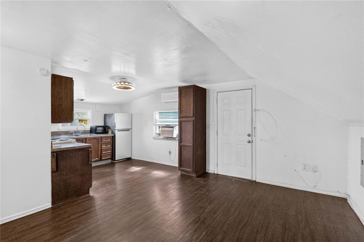 1103 BRACK STREET — photo 25 of 39