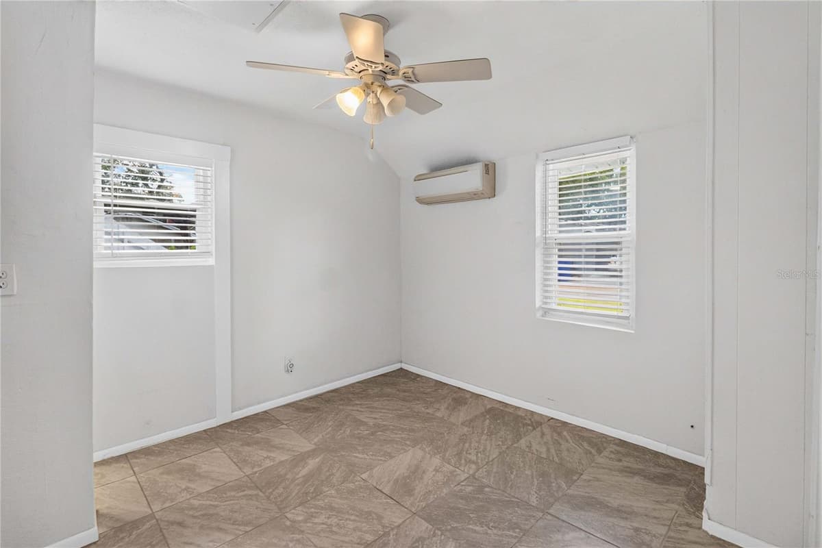 1103 BRACK STREET — photo 7 of 39