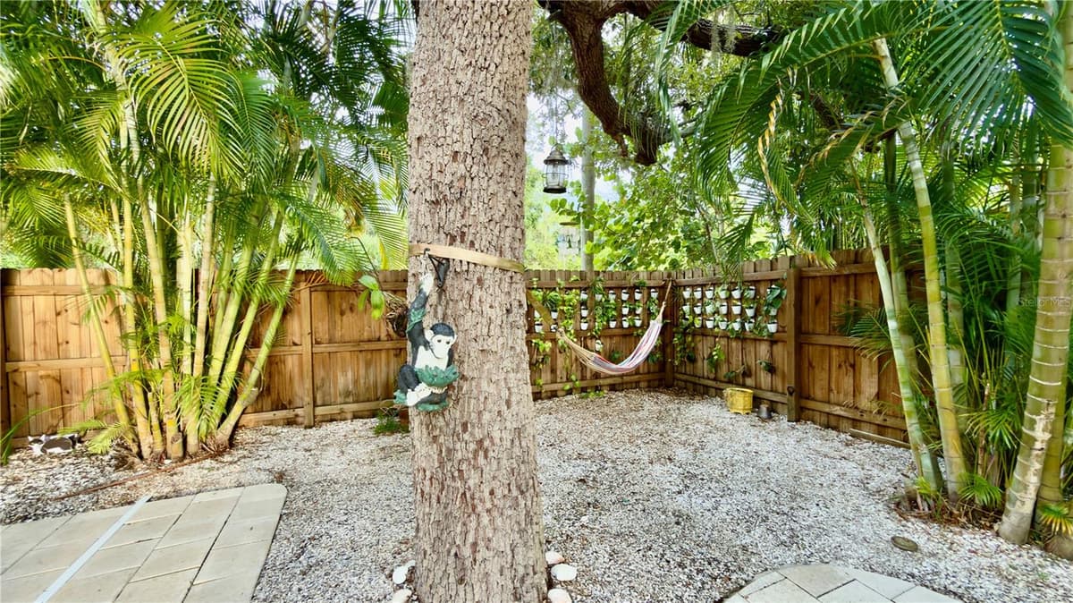 652 KENNETH WAY — photo 43 of 48