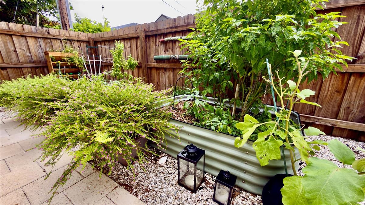 652 KENNETH WAY — photo 47 of 48