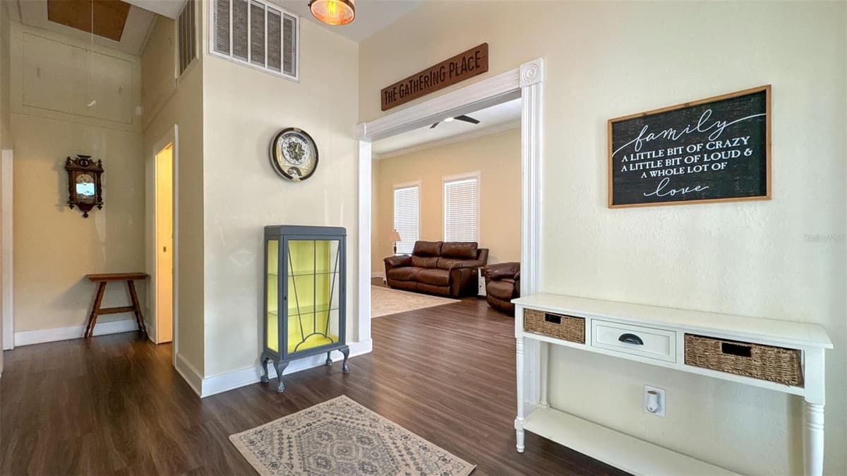520 JACKSON AVENUE — photo 16 of 56
