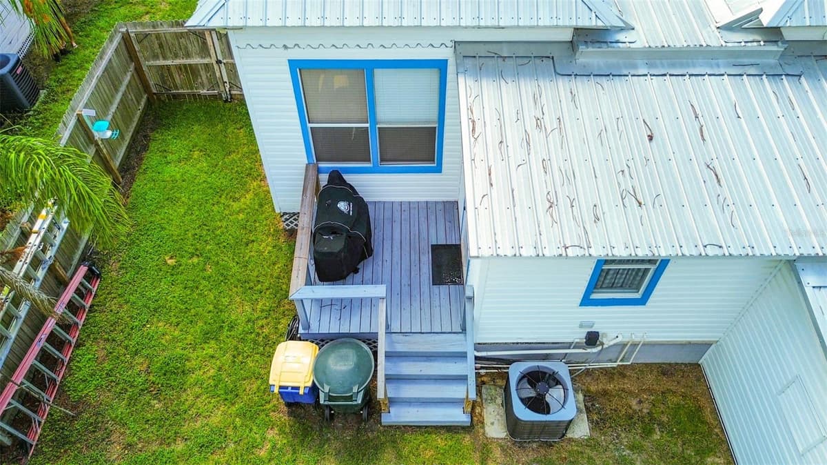 520 JACKSON AVENUE — photo 43 of 56