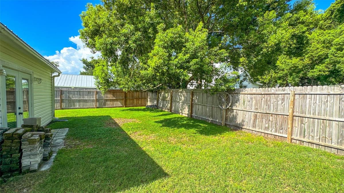 520 JACKSON AVENUE — photo 46 of 56