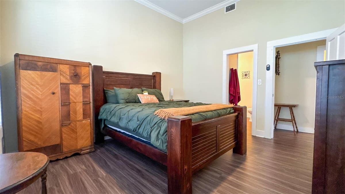 520 JACKSON AVENUE — photo 26 of 56