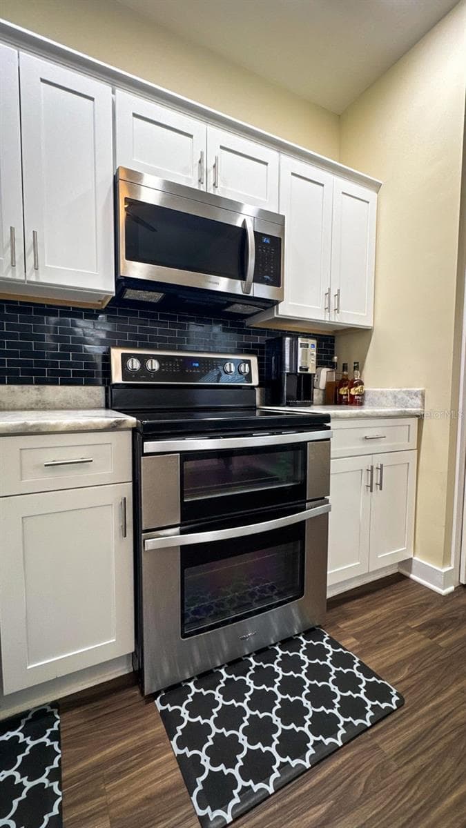 520 JACKSON AVENUE — photo 20 of 56