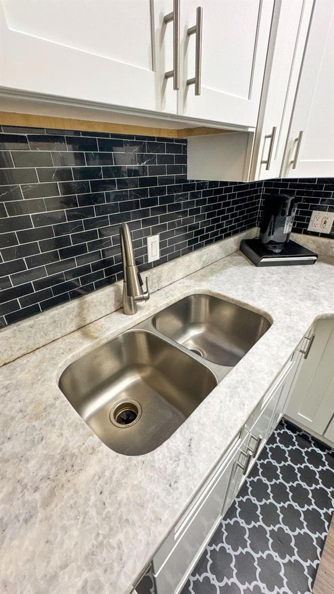 520 JACKSON AVENUE — photo 19 of 56