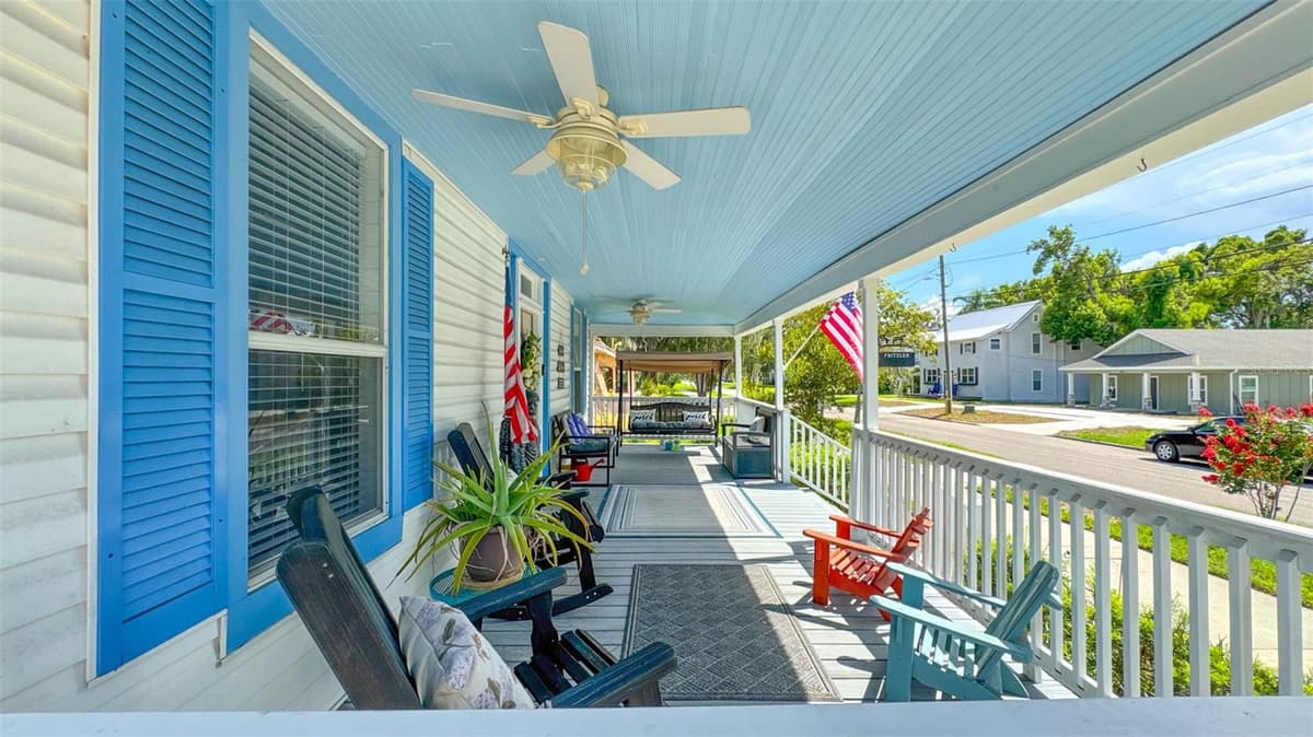 520 JACKSON AVENUE — photo 15 of 56