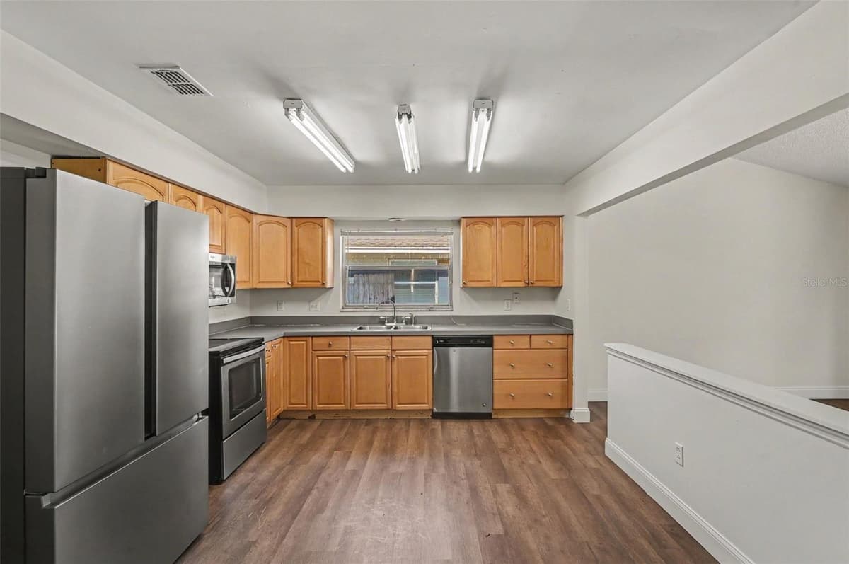 510 WAVECREST DRIVE — photo 10 of 29