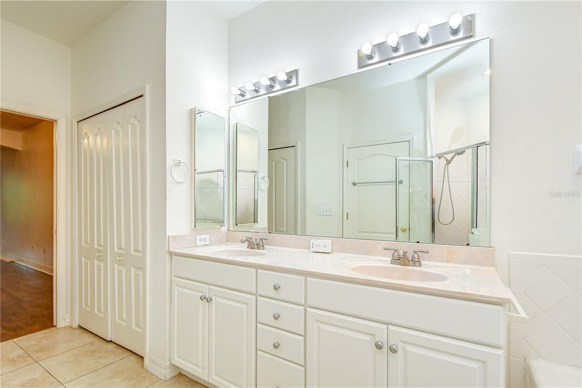 6026 SANDHILL RIDGE DRIVE — photo 21 of 31