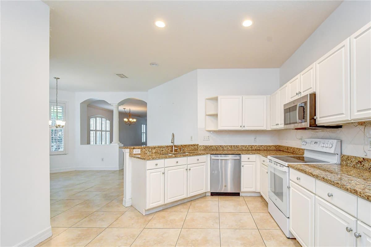 6026 SANDHILL RIDGE DRIVE — photo 4 of 31