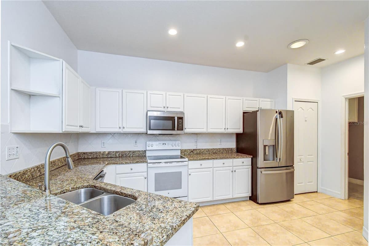 6026 SANDHILL RIDGE DRIVE — photo 5 of 31