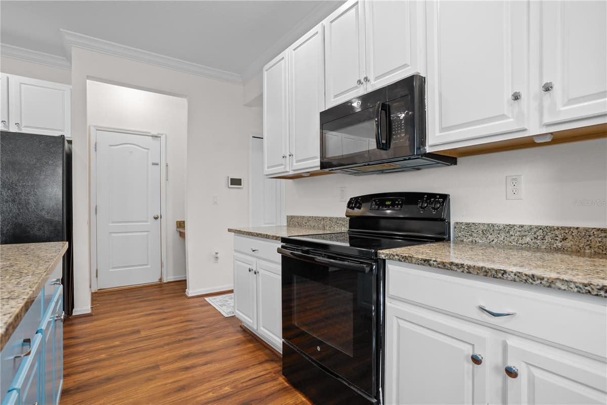 2916 MOONSTONE BEND — photo 10 of 37