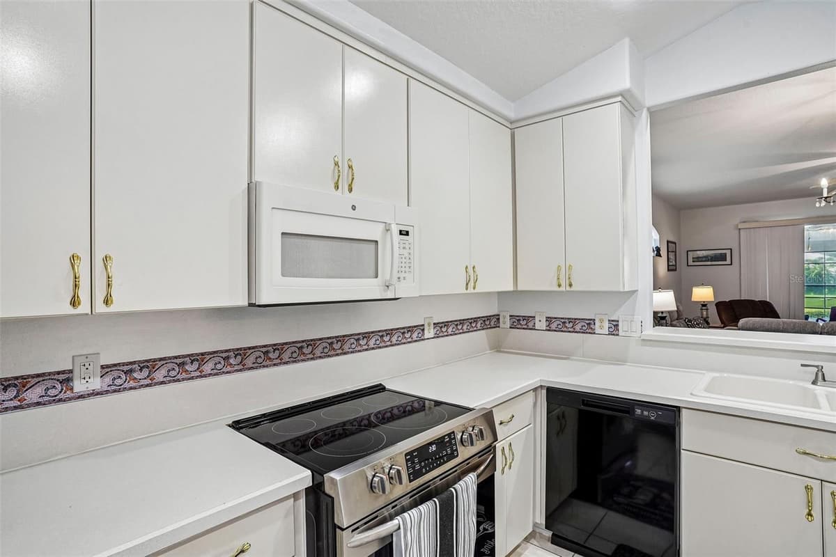 5964 BRITTANIA BOULEVARD — photo 10 of 37