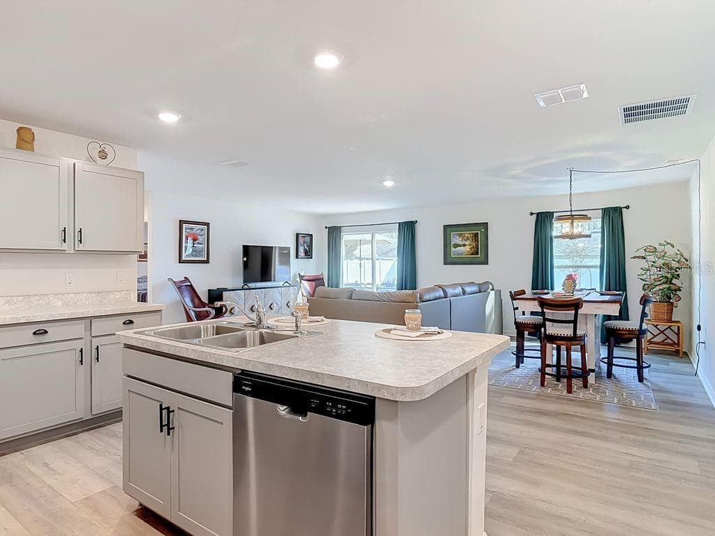 35 RICHFIELD LANE — photo 11 of 46