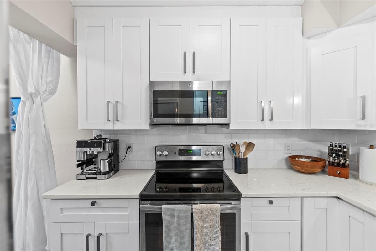 4811 BAYSHORE BOULEVARD — photo 5 of 32
