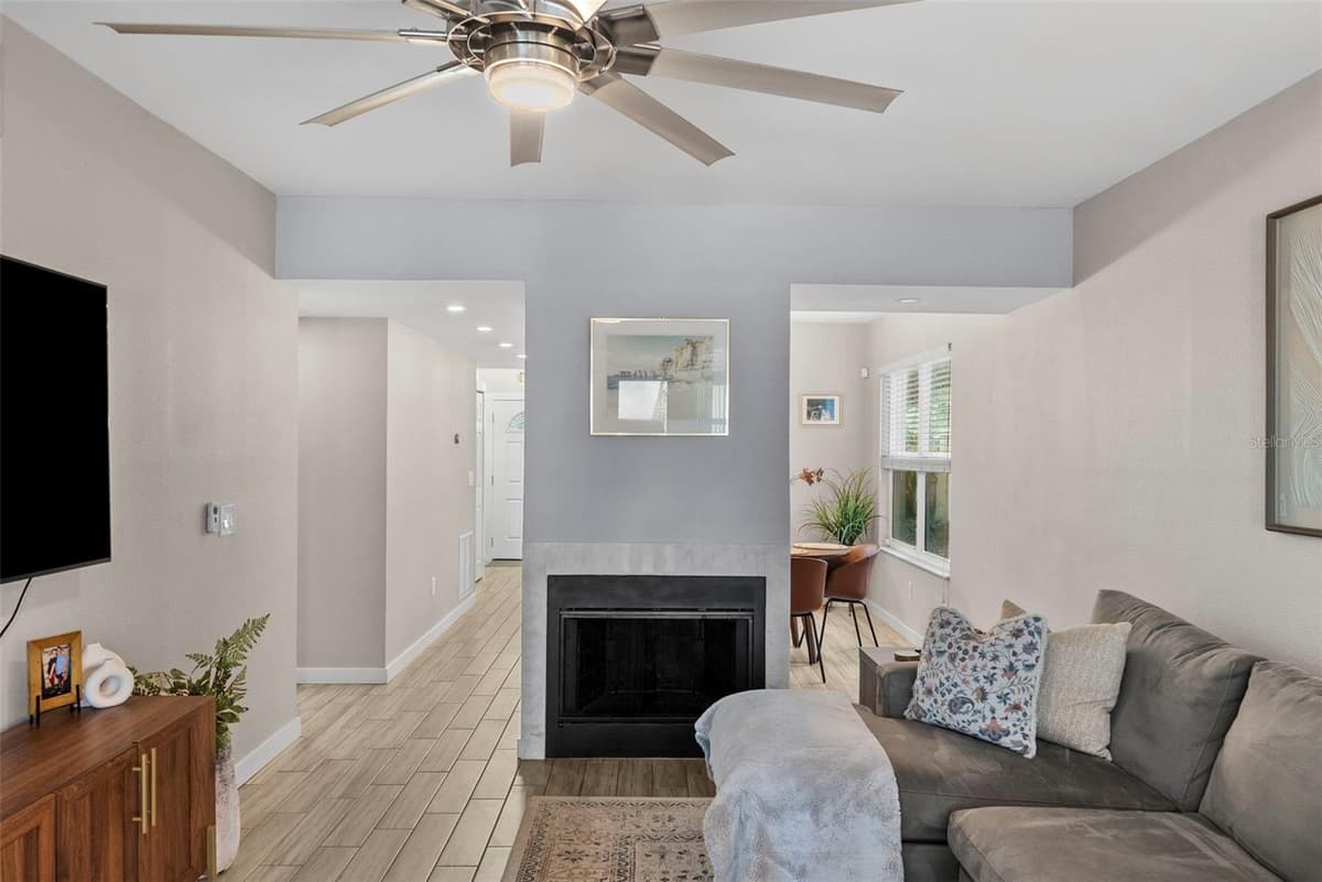 4811 BAYSHORE BOULEVARD — photo 15 of 32
