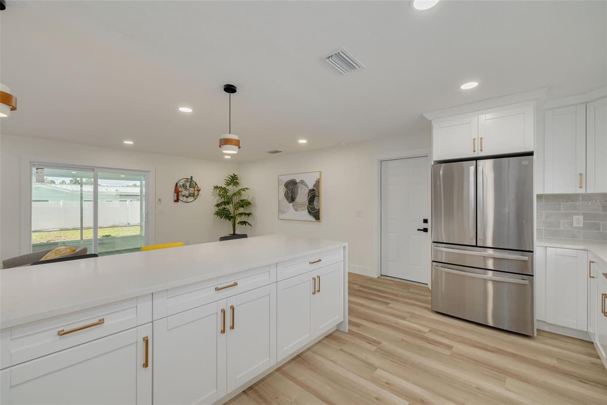 1673 CAMBRIDGE DRIVE — photo 13 of 34