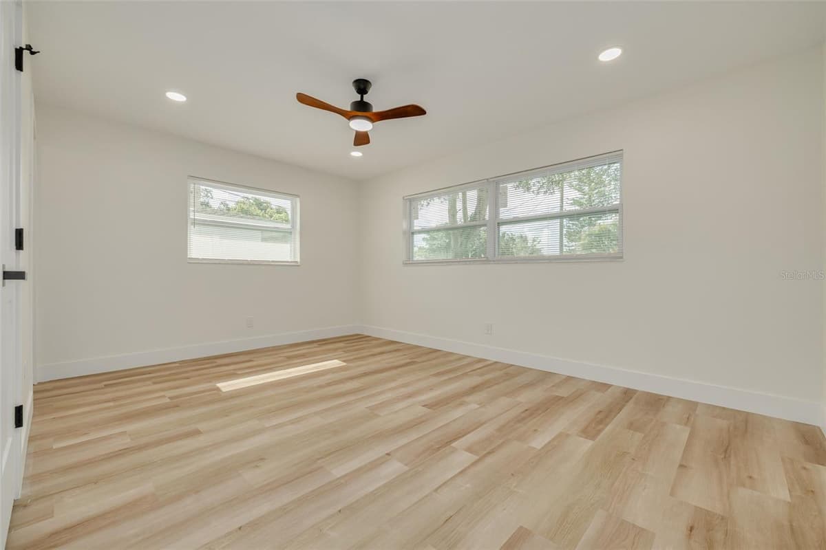 1673 CAMBRIDGE DRIVE — photo 17 of 34