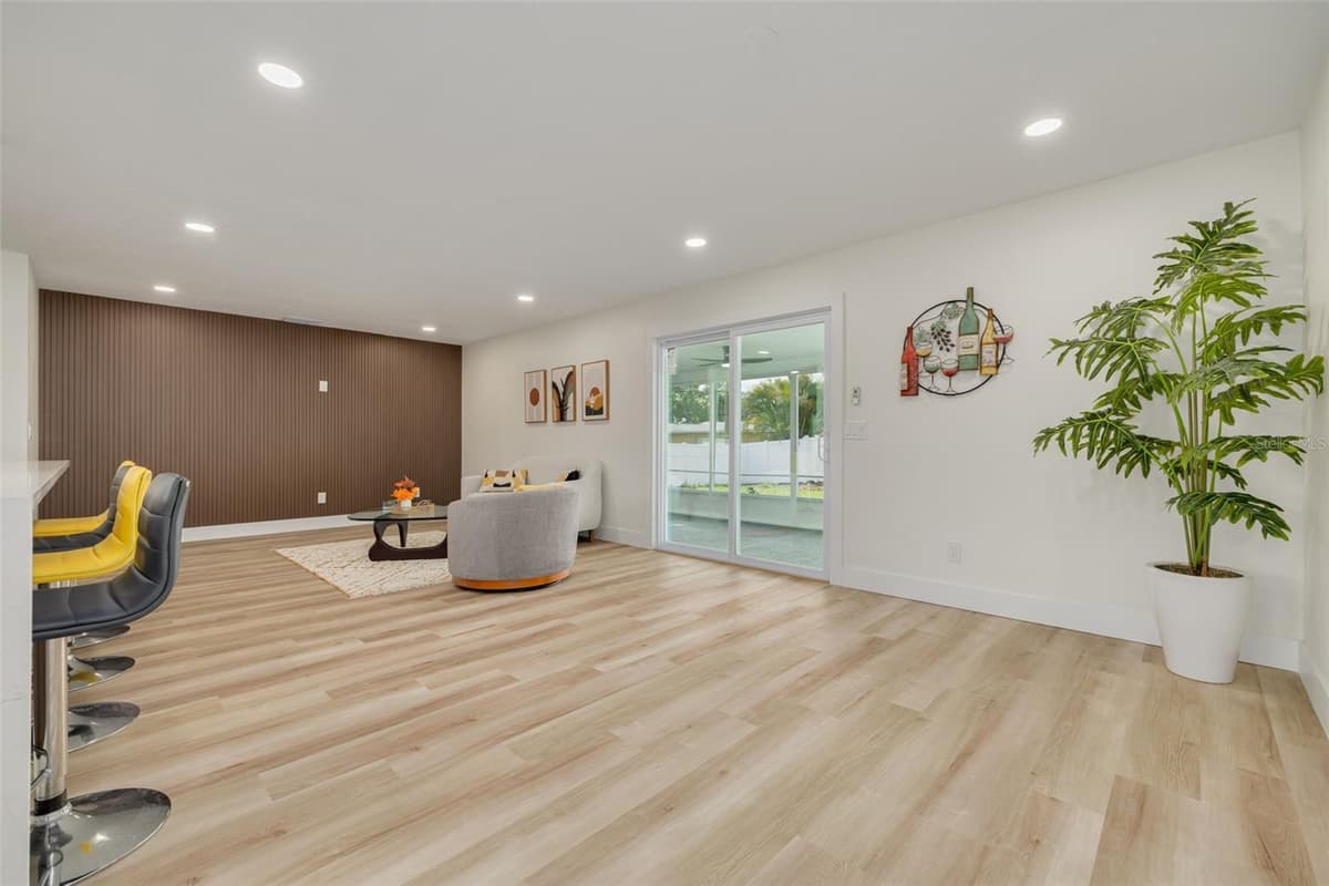 1673 CAMBRIDGE DRIVE — photo 7 of 34