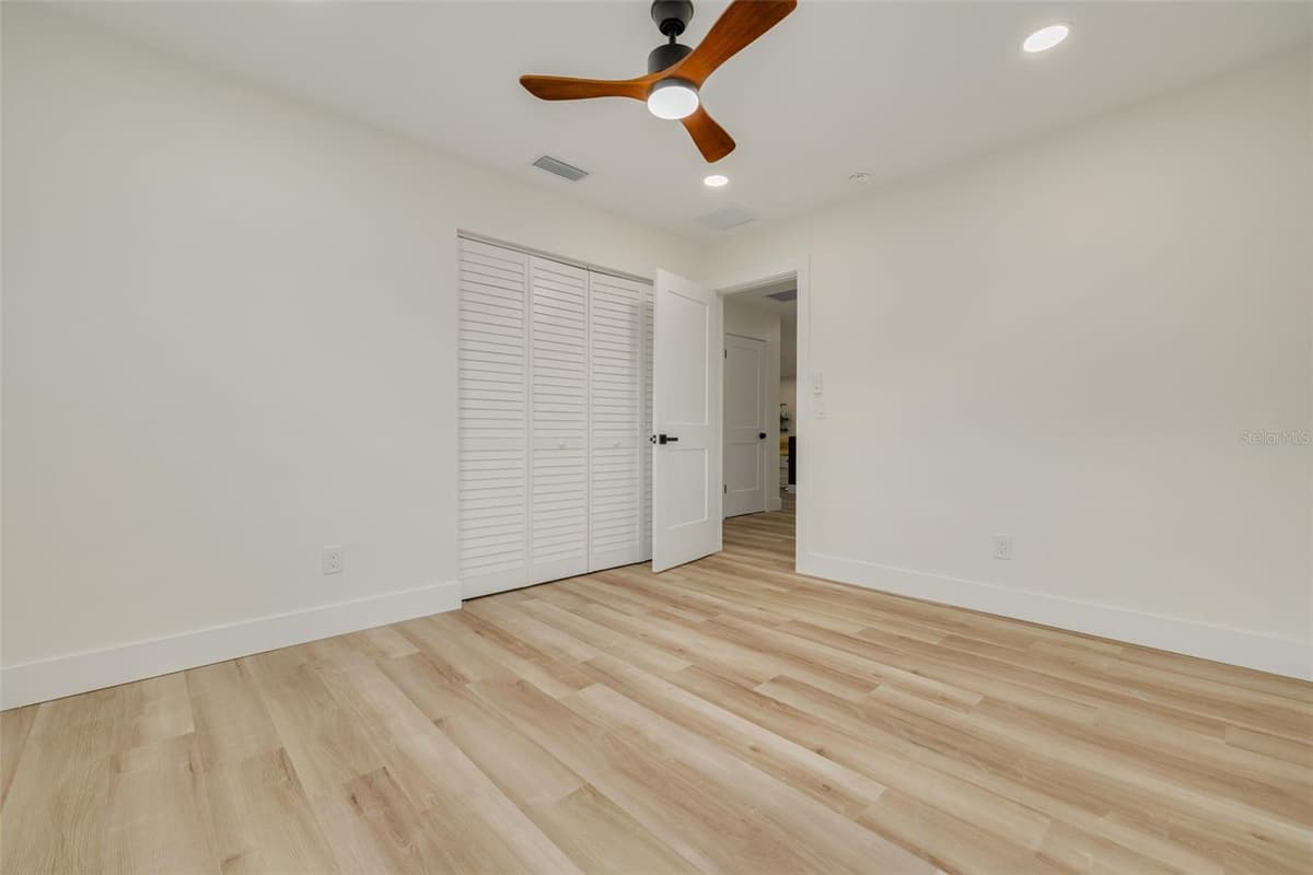 1673 CAMBRIDGE DRIVE — photo 21 of 34