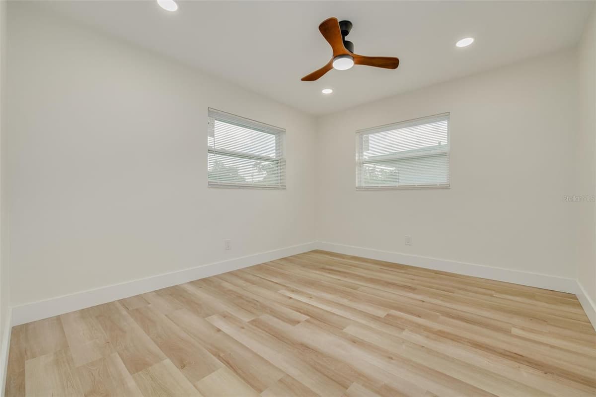 1673 CAMBRIDGE DRIVE — photo 20 of 34