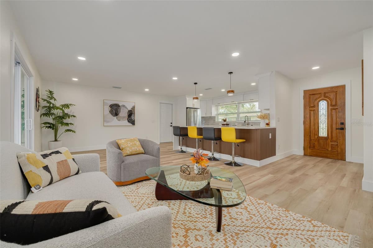 1673 CAMBRIDGE DRIVE — photo 4 of 34