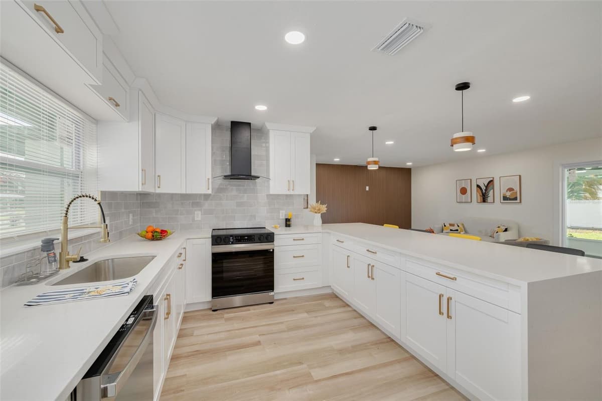 1673 CAMBRIDGE DRIVE — photo 12 of 34