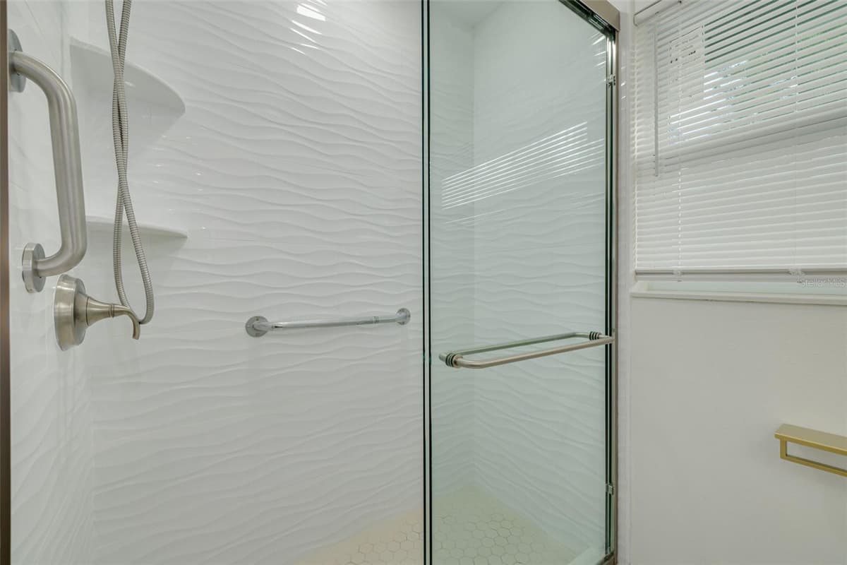 1673 CAMBRIDGE DRIVE — photo 16 of 34