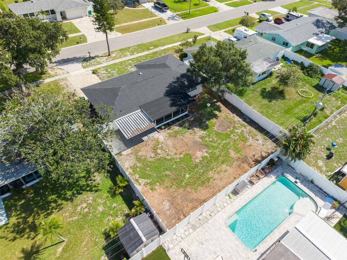 1673 CAMBRIDGE DRIVE — photo 28 of 34