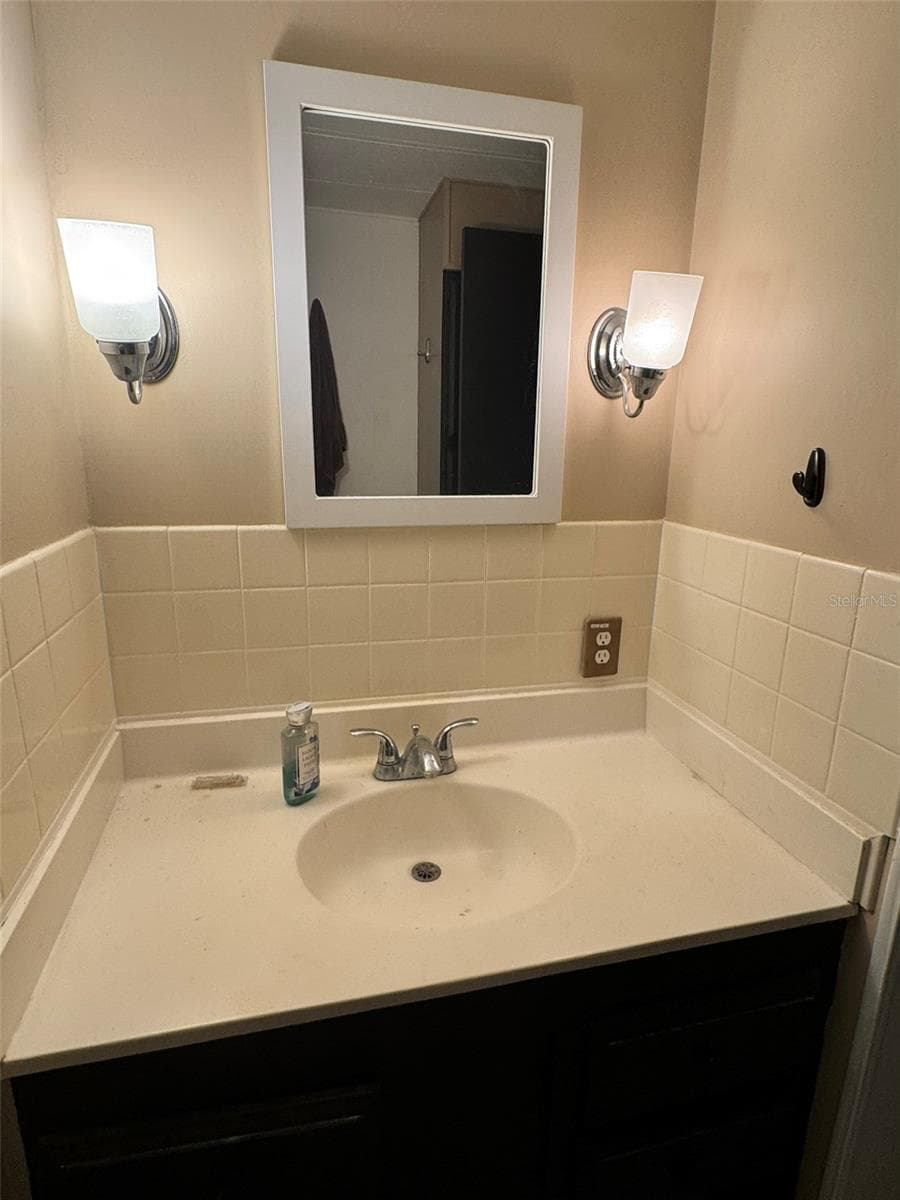 12501 ULMERTON ROAD — photo 25 of 36