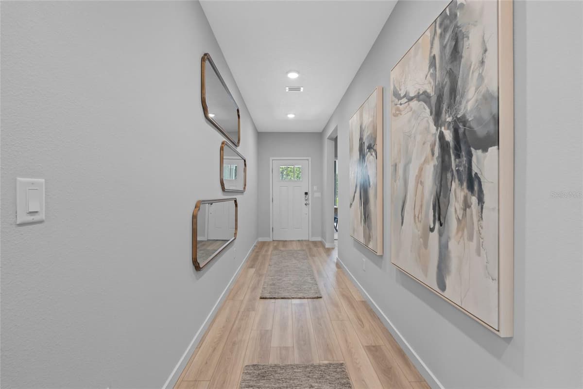19 PERSEUS AVENUE — photo 11 of 36