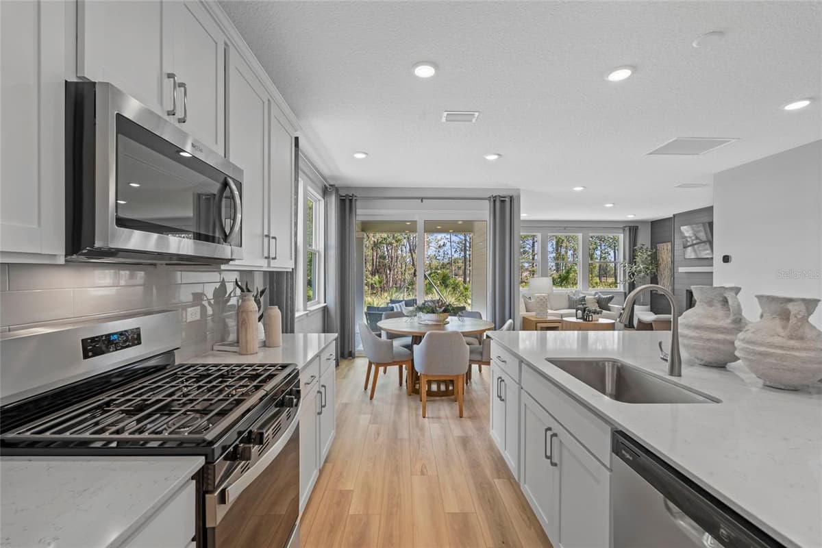 19 PERSEUS AVENUE — photo 13 of 36