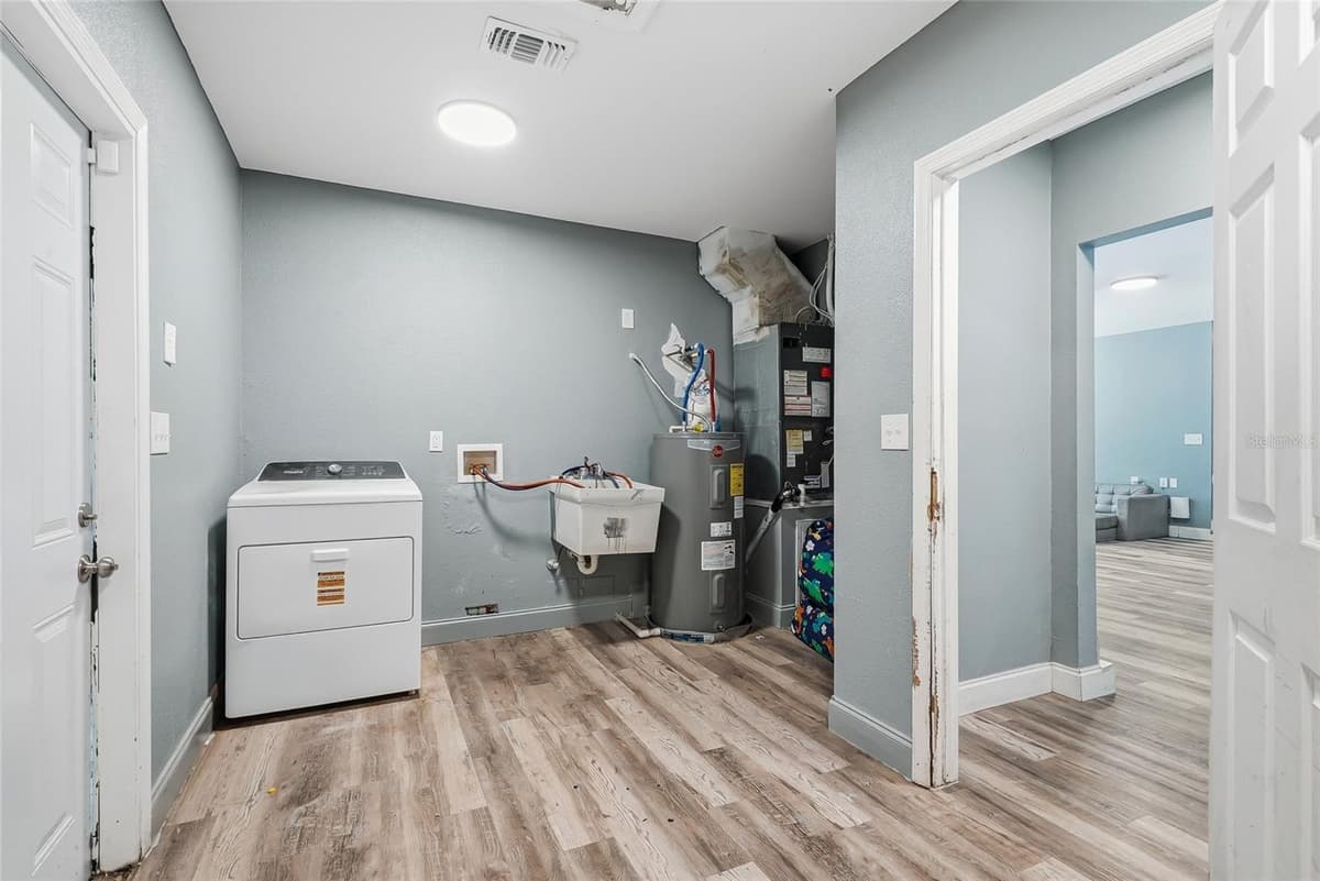 2112 MEADOW LARK ROAD — photo 38 of 53