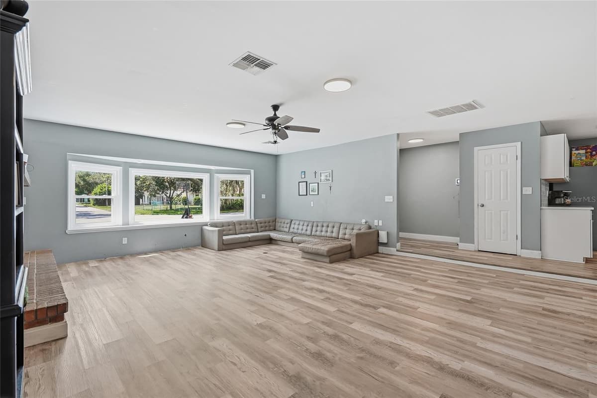 2112 MEADOW LARK ROAD — photo 10 of 53