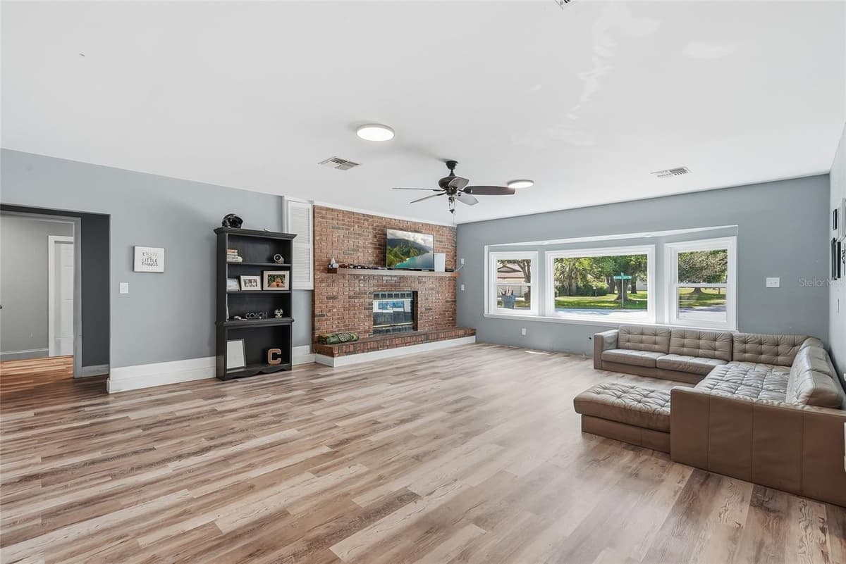 2112 MEADOW LARK ROAD — photo 9 of 53