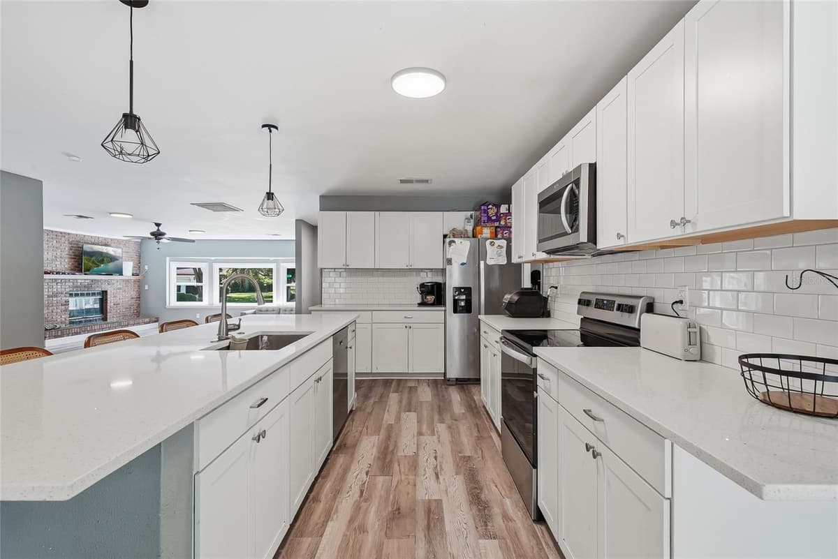 2112 MEADOW LARK ROAD — photo 17 of 53