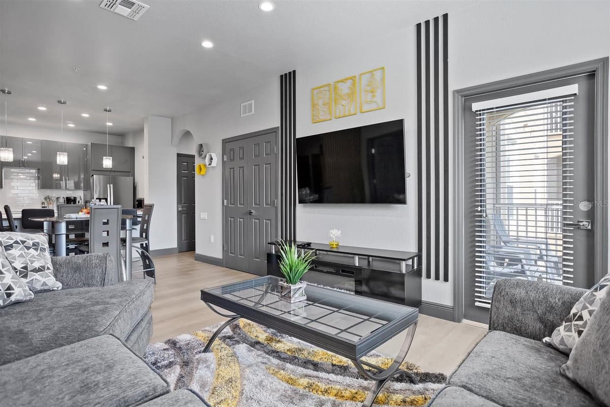 7675 COMROW ST — photo 9 of 34