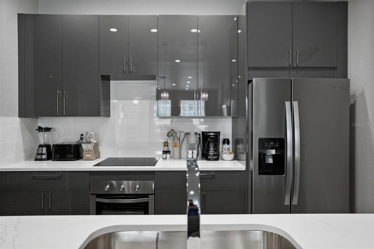 7675 COMROW ST — photo 4 of 34