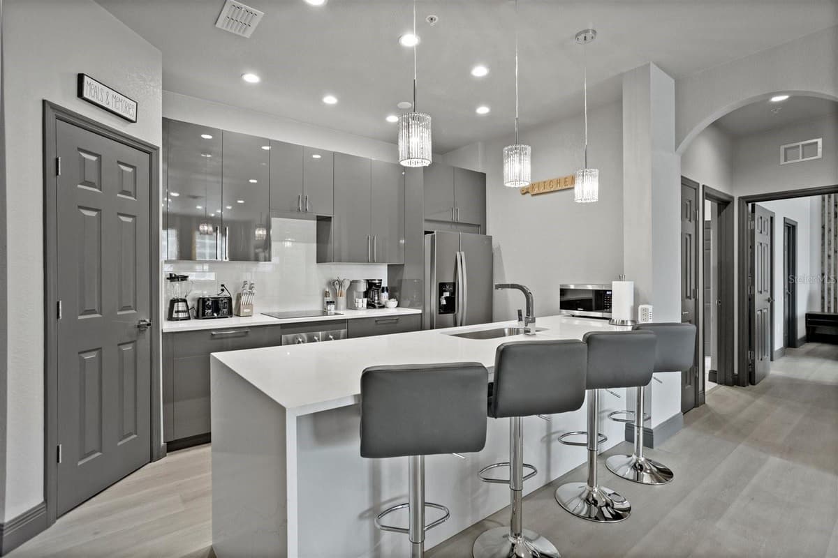 7675 COMROW ST — photo 3 of 34