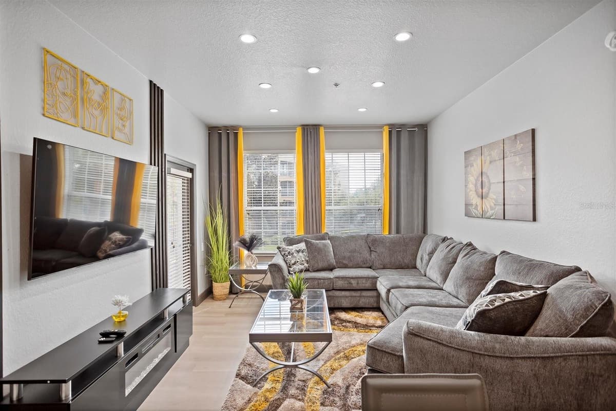 7675 COMROW ST — photo 11 of 34