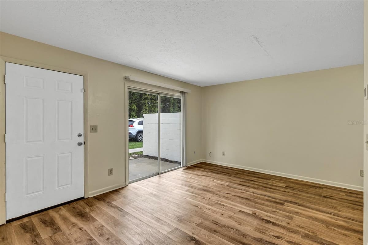 3800 17TH COURT — photo 4 of 40