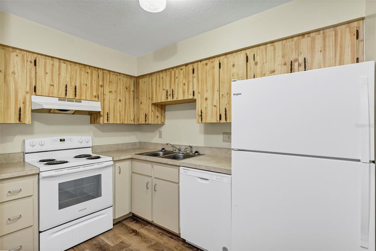 3800 17TH COURT — photo 9 of 40