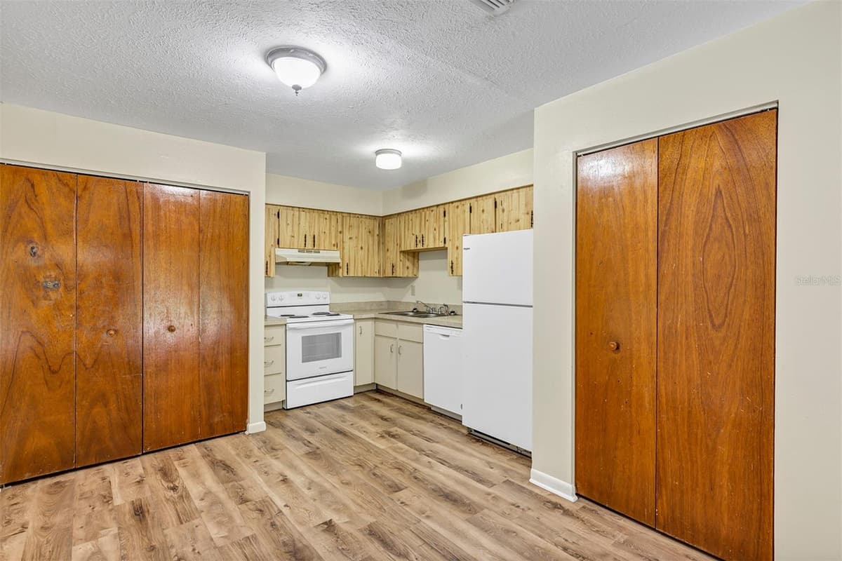 3800 17TH COURT — photo 7 of 40