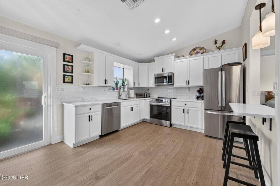 124 AVALON DRIVE — photo 8 of 35
