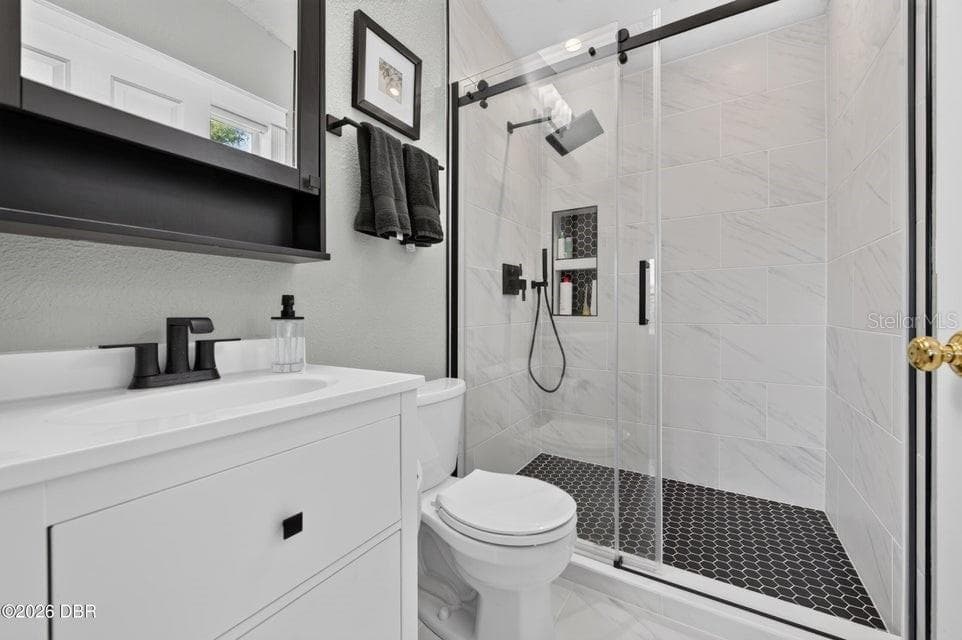 124 AVALON DRIVE — photo 14 of 35
