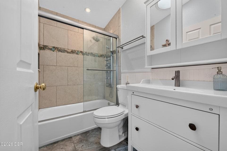 124 AVALON DRIVE — photo 18 of 35