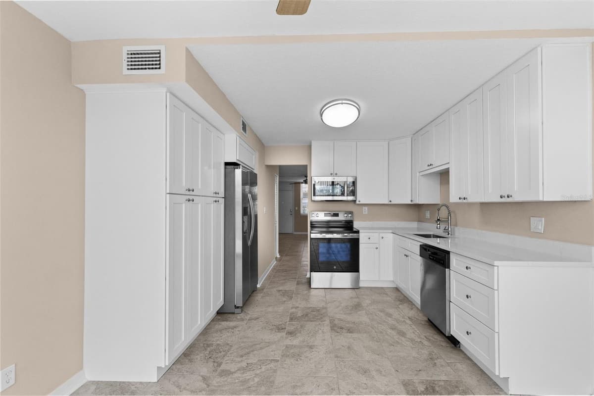 4895 BAY STREET — photo 25 of 53