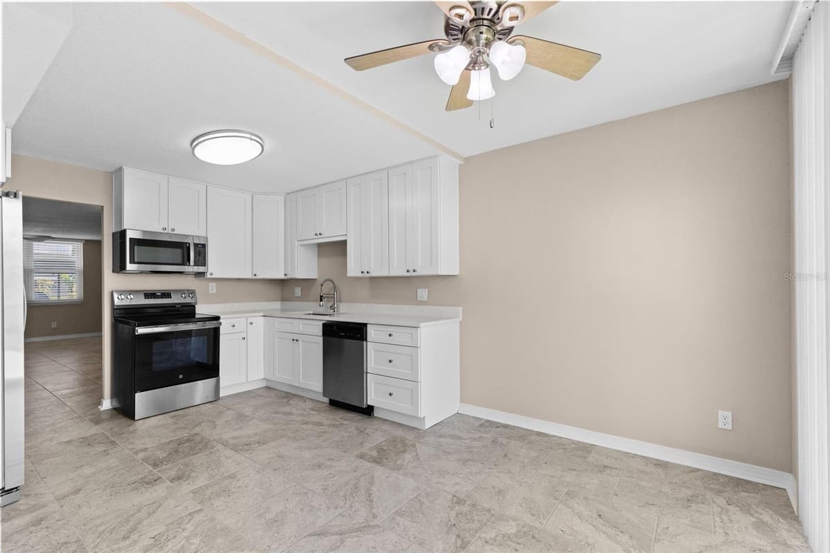 4895 BAY STREET — photo 23 of 53