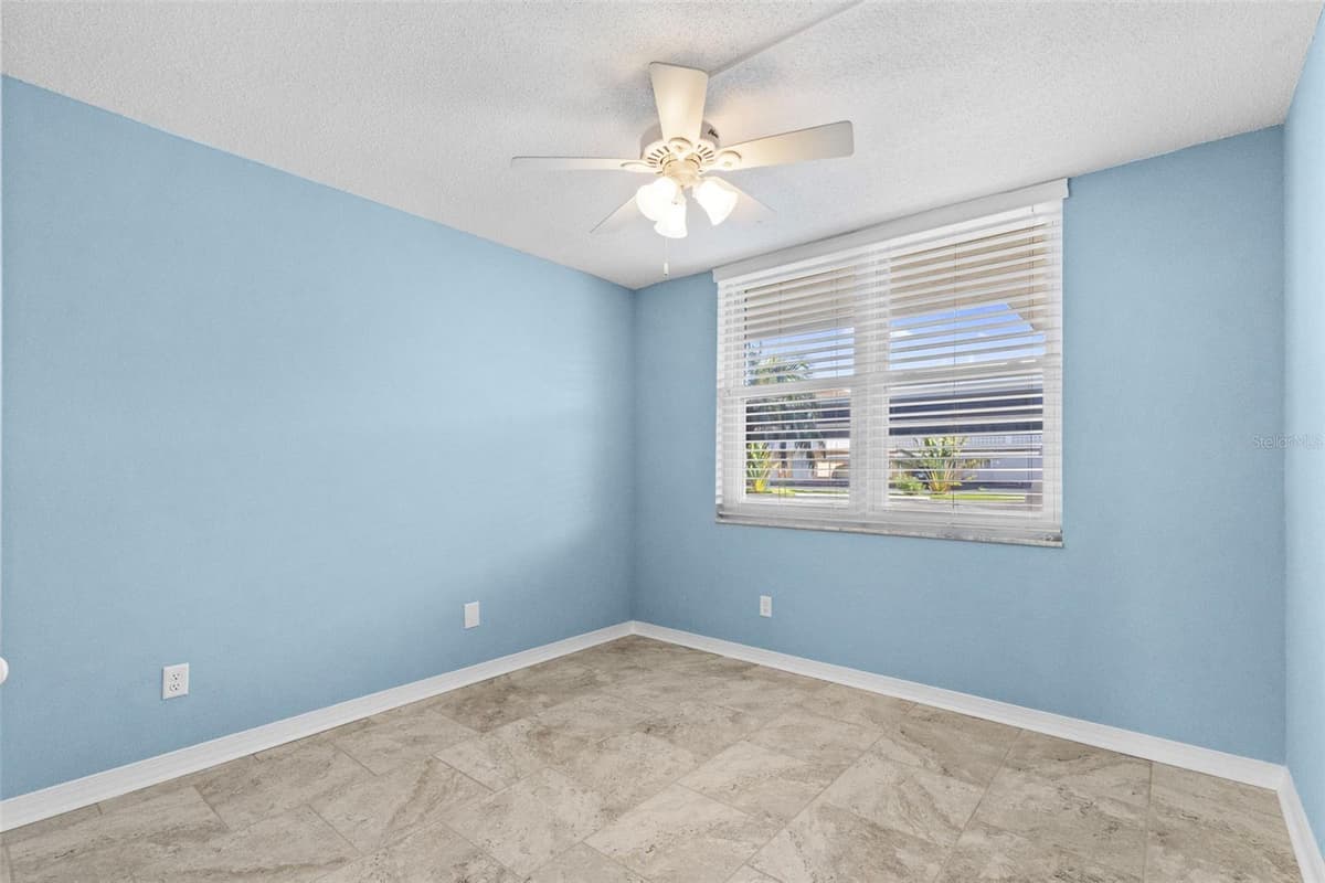 4895 BAY STREET — photo 9 of 53