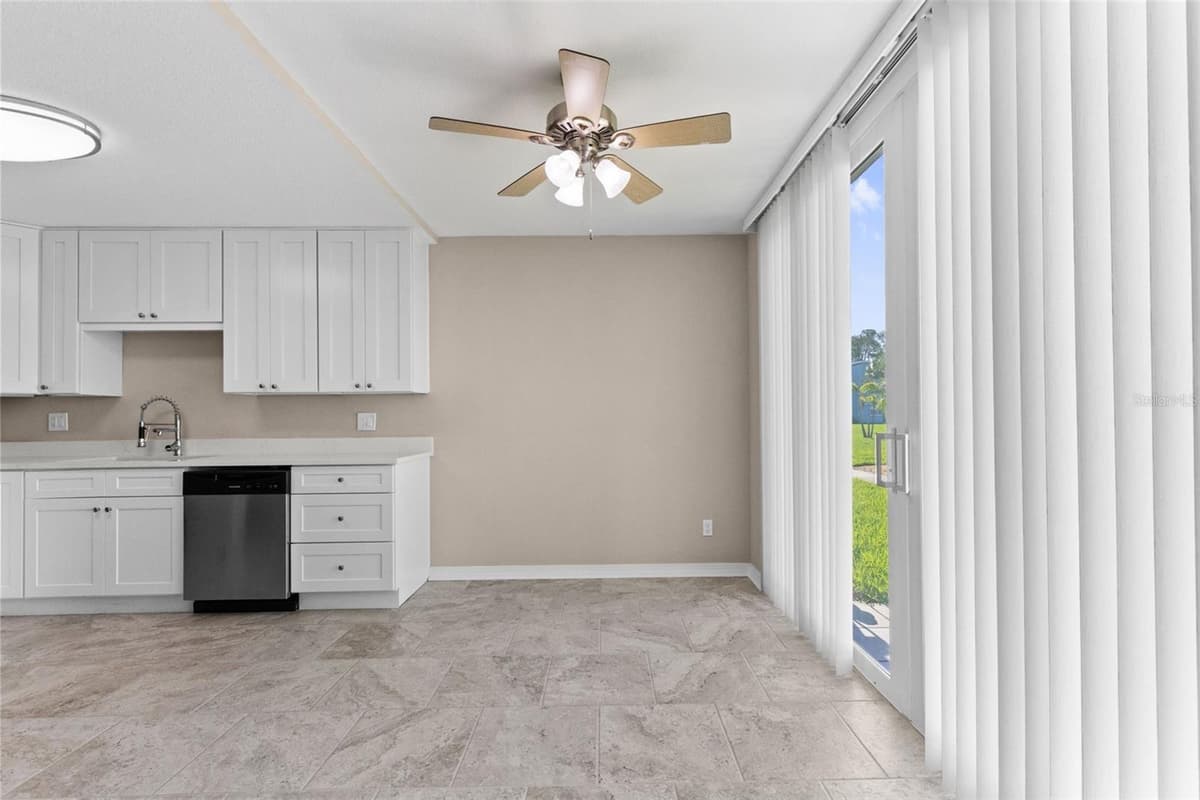 4895 BAY STREET — photo 22 of 53